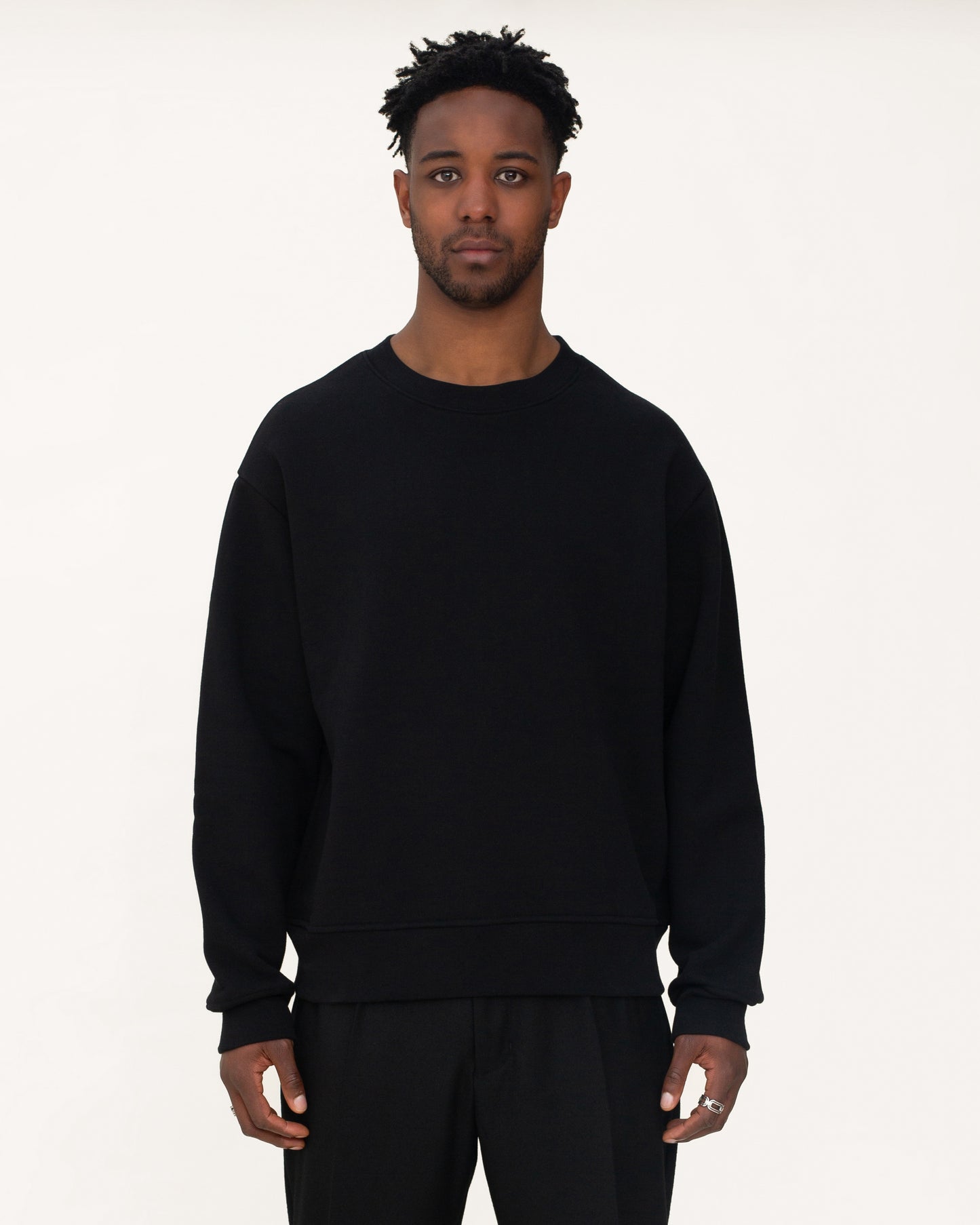 CLASSIC CREWNECK - Black