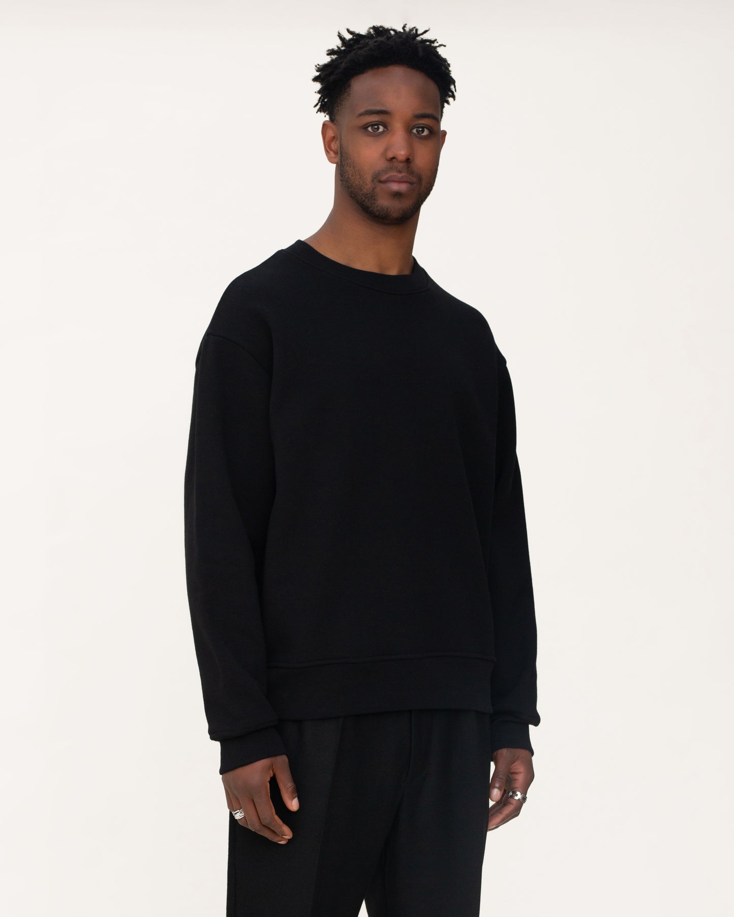 CLASSIC CREWNECK - Black